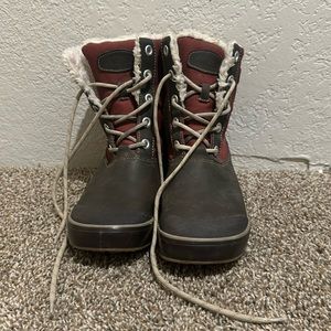 Keen snow boots, lightly worn